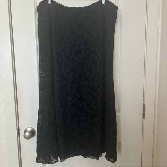 Hot Topic Cosmic Aura Flocked Rose Midi Skirt Size 3X - Picture 2 of 8